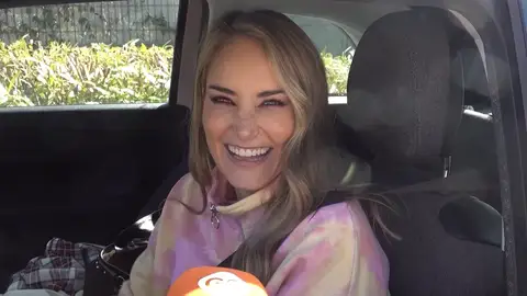 Alba Carrillo ante los micrófonos Alba Carrillo ante los micrófonos