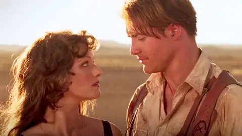 Rachel Weisz y Brendan Fraser en La momia Rachel Weisz y Brendan Fraser en La momia