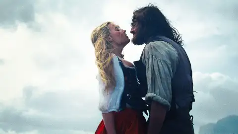 Margot Robbie y Jacob Elordi en Cumbres Borrascosas Margot Robbie y Jacob Elordi en Cumbres Borrascosas