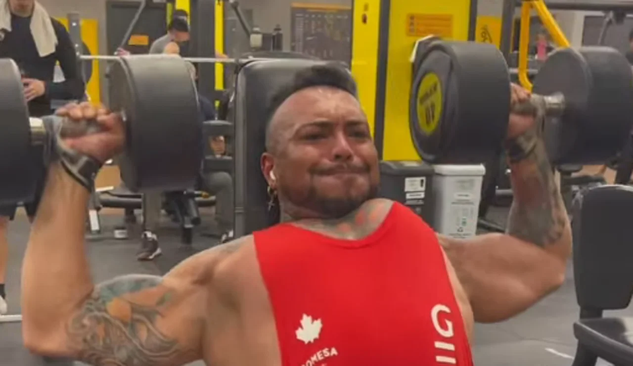 Imagen del culturista entrenando