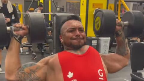 Imagen del culturista entrenando