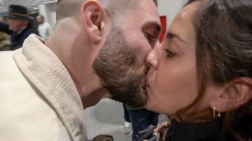 Anabel Pantoja y David Rodr&iacute;guez en el aeropuerto