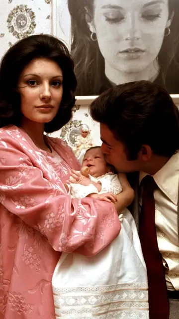 Paquirri y Carmina Ordónez con su primer hijo Paquirri y Carmina Ordónez con su primer hijo