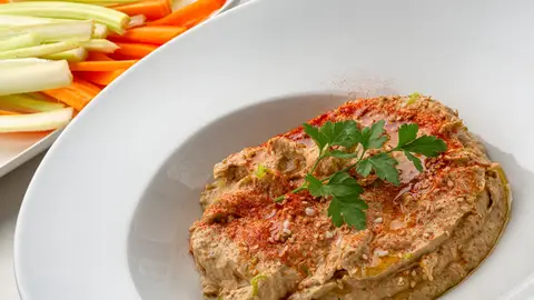 Hummus de lentejas con crudités Hummus de lentejas con crudités