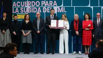 Pedro Sánchez en la firma del SMI Pedro Sánchez en la firma del SMI