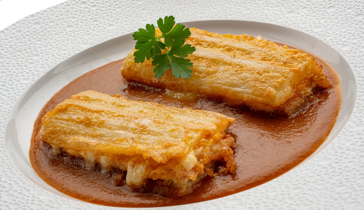 Receta completa de pencas de jamón y queso con salsa española