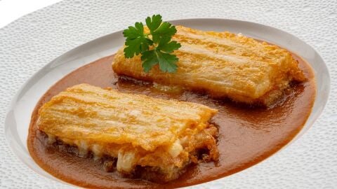 Receta completa de pencas de jam&oacute;n y queso con salsa espa&ntilde;ola