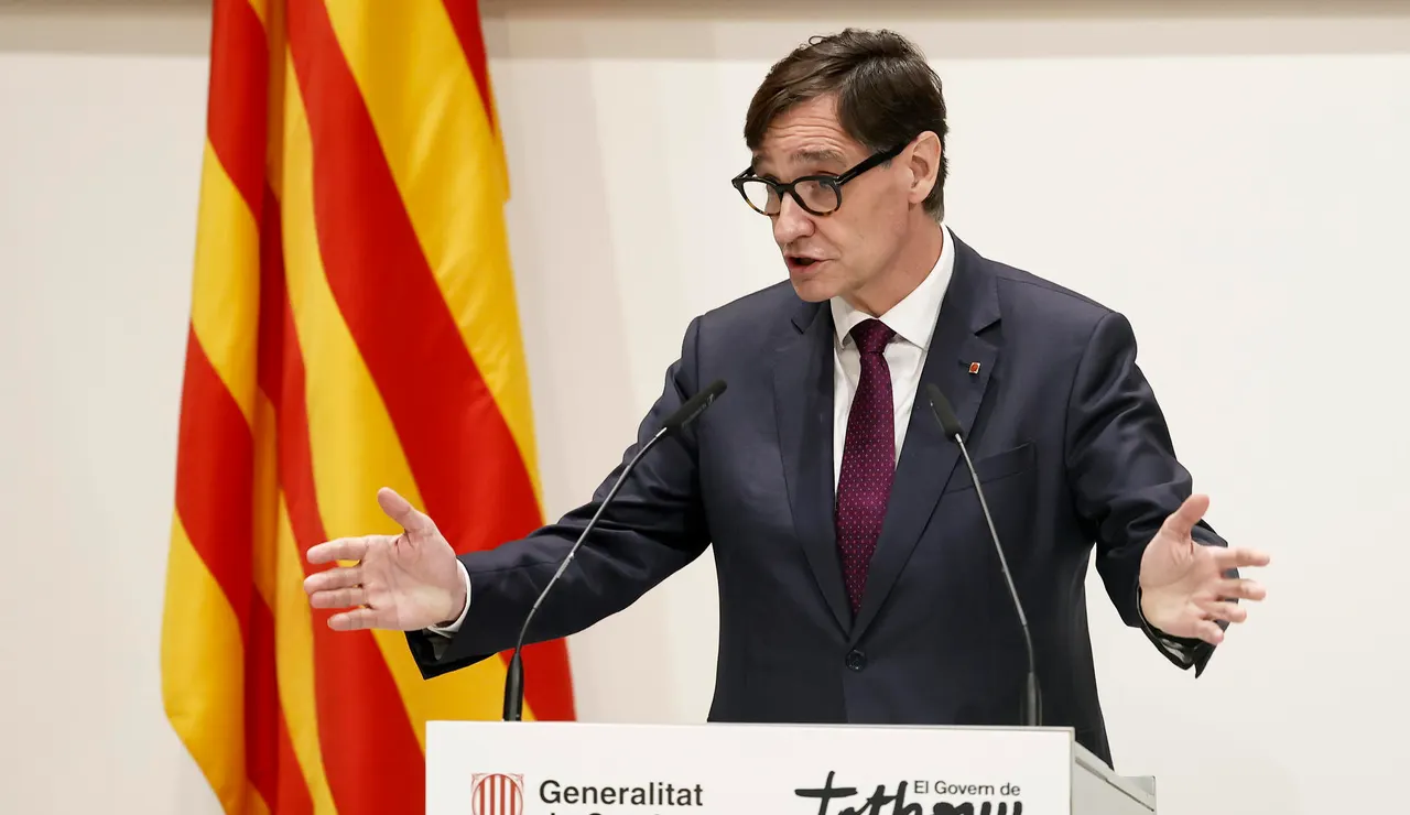 Salvador Illa regresa al trabajo tras un mes de baja