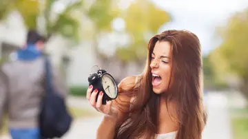 Mujer impuntual Mujer impuntual