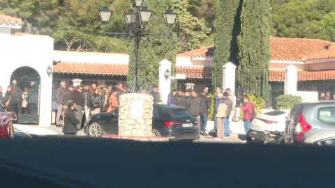 Entierro de la menor que se quit&oacute; la vida en Benalm&aacute;dena