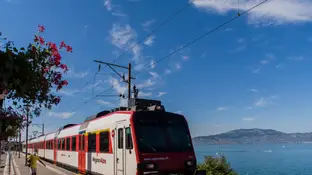 Tren en la estación de Saint Gingolph EuropaPress_7297113_august_2020_saint_gingolph_france_switzerland_saint_gingolph_switzerland