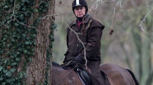  Andrew Mountbatten Windsor monta a caballo en Windsor Great Park, cerca de Royal Lodge, el el 2 de febrero de 2026.