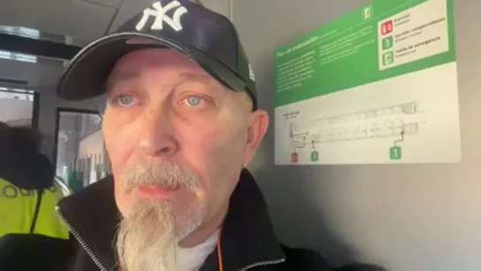 Se avería un tren de Ouigo y obliga a evacuar a 500 pasajeros: "He pedido existencia médica porque estoy enfermo y no me han podido atender" Se avería un tren de Ouigo y obliga a evacuar a 500 pasajeros: "He pedido existencia médica porque estoy enfermo y no me han podido atender"
