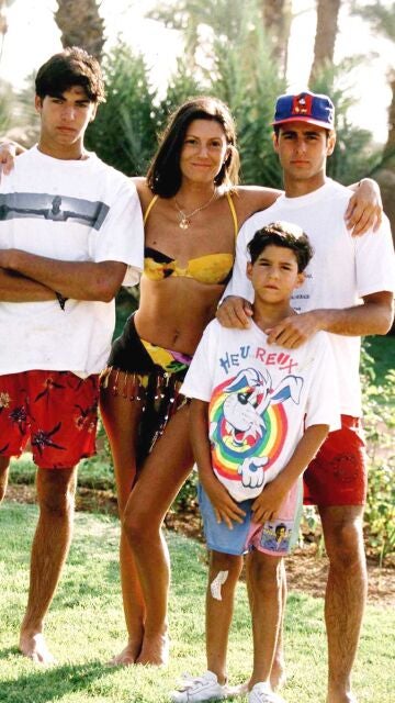 Carmina Ordoñez con sus tres hijos