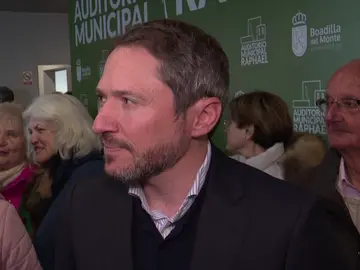 Manuel Martos hablando con la prensa Manuel Martos hablando con la prensa