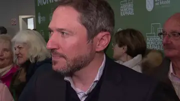 Manuel Martos hablando con la prensa Manuel Martos hablando con la prensa