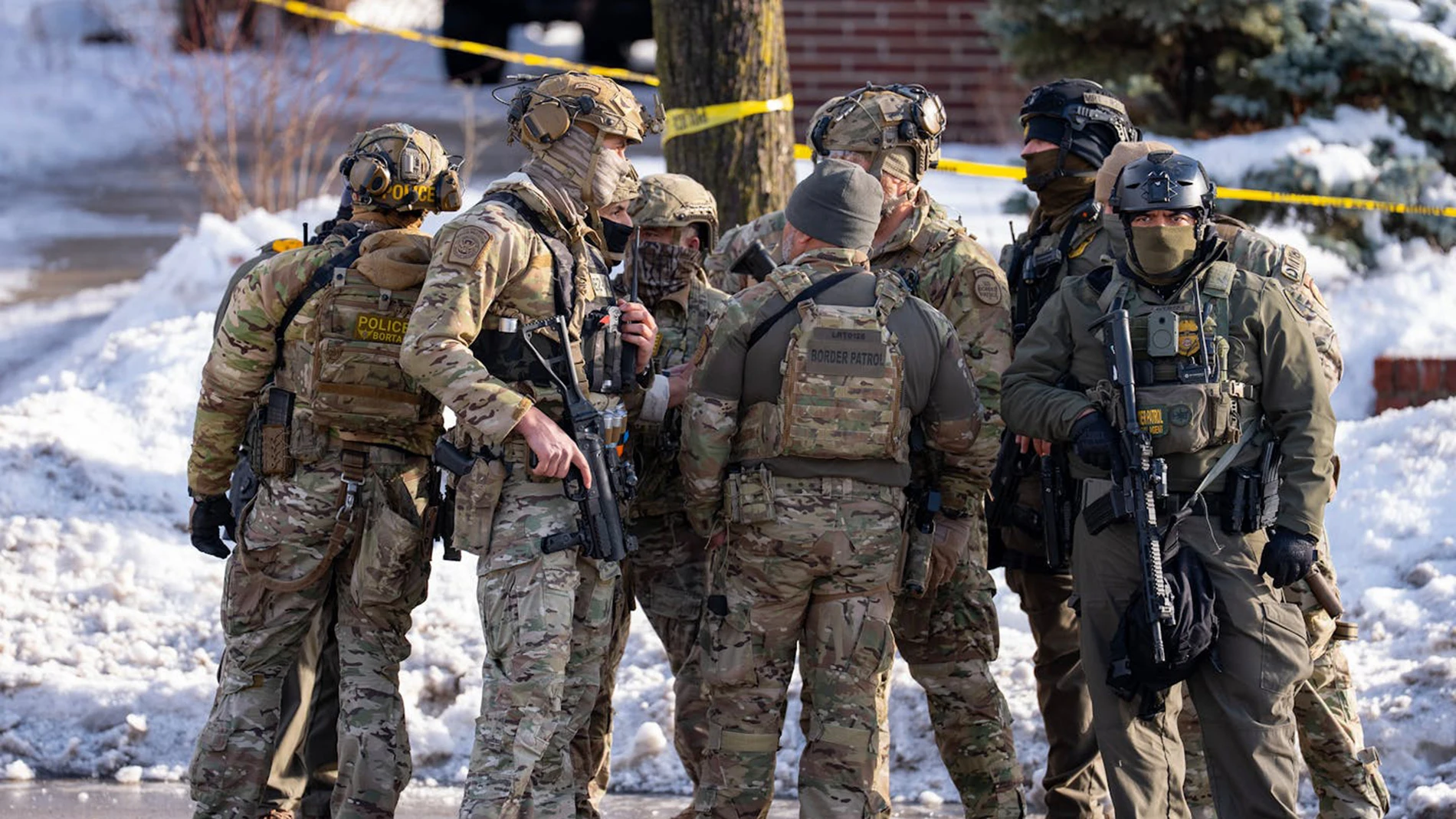 Agentes federales del Servicio de Inmigración y Control de Aduanas Agentes federales del Servicio de Inmigración y Control de Aduanas