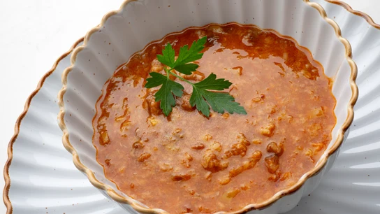 sopa de puerro, pan y bacalao Una receta para remontar