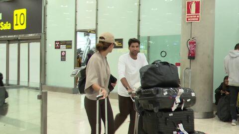 Tamara Gorro y Cayetano Rivera en el aeropuerto