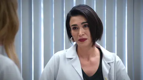 Rengin se niega a que Bahar le devuelva su dinero: “Considéralo una ayuda para la clínica de mi parte” Rengin se niega a que Bahar le devuelva su dinero: “Considéralo una ayuda para la clínica de mi parte”