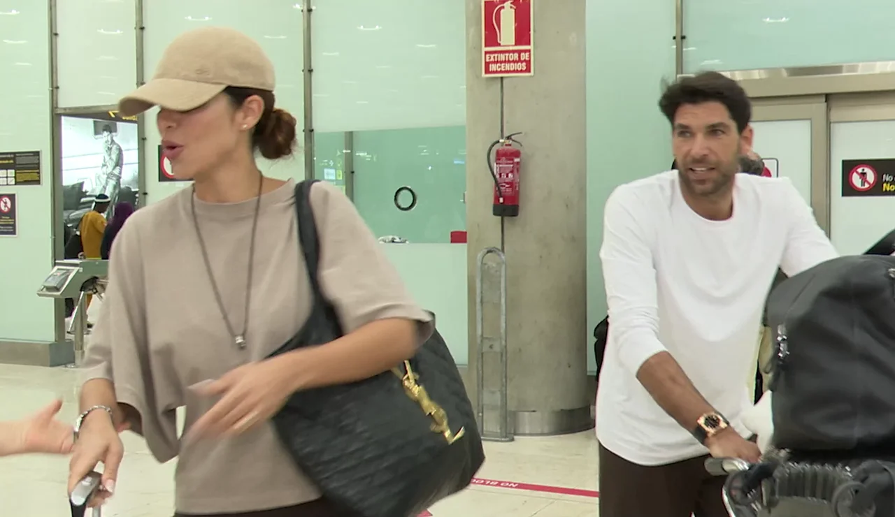 Tamara Gorro y Cayetano Rivera, pillados en el aeropuerto