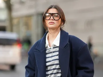 Mujer con gafas maxi Mujer con gafas maxi