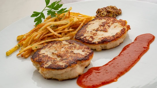 Hamburguesas de merluza y gambas con patatas fritas de Arguiñano: Ideal para los más pequeños Hamburguesas de merluza y gambas con patatas fritas de Arguiñano: Ideal para los más pequeños
