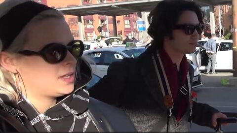 Dora Postigo y Nicol&aacute;s Martos ante los micr&oacute;fonos