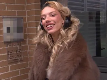 Alejandra Rubio ante los micrófonos Alejandra Rubio ante los micrófonos