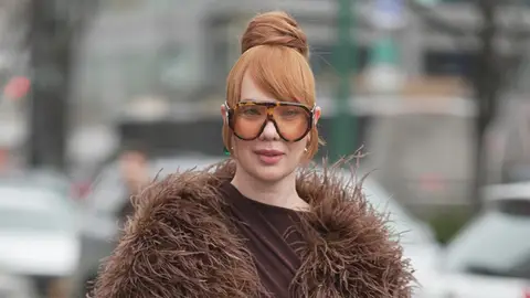 Mujer con gafas maxi Mujer con gafas maxi