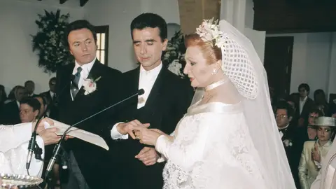 Rocío Jurado y Ortega Cano en su boda Rocío Jurado y Ortega Cano en su boda