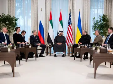 Delegaciones que participan en las conversaciones entre Estados Unidos, Rusia y Ucrania Delegaciones que participan en las conversaciones entre Estados Unidos, Rusia y Ucrania
