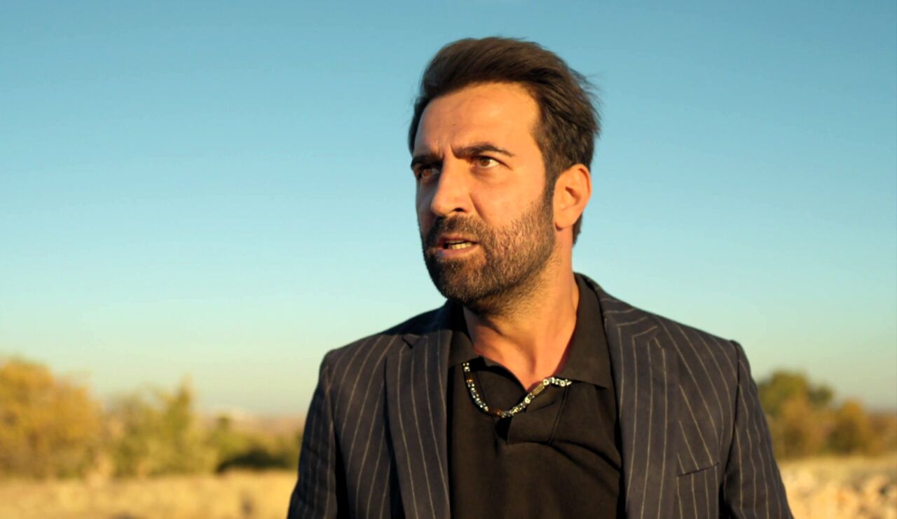 Izzet la entrega a Demir Baybars: Alya cae en una emboscada y termina secuestrada