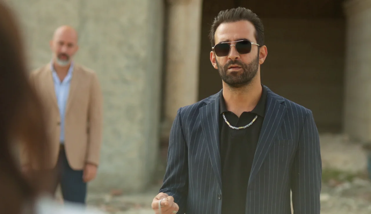 Demir intenta estallar una guerra entre los Albora y los Baybars: esta noche, nuevo capítulo de En tierra lejana