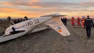 Imagen de la avioneta del rev&eacute;s tras el aterrizaje en Legan&eacute;s