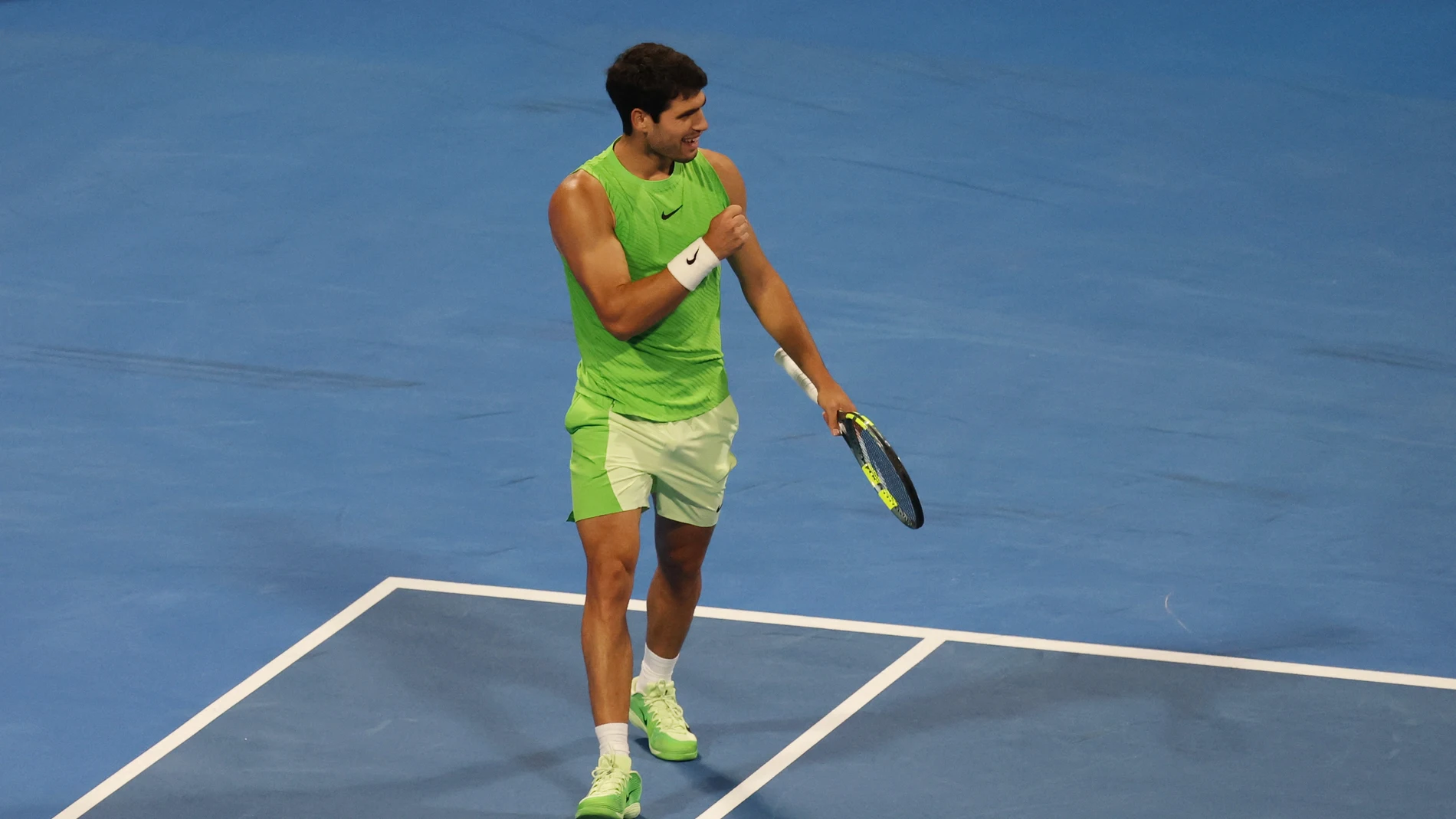 Carlos Alcaraz celebra la victoria ante Arthur Rinderknech Carlos Alcaraz celebra la victoria ante Arthur Rinderknech