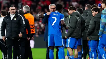 Mourinho conversa con Vinícius en el Estadio da Luz Mourinho conversa con Vinícius en el Estadio da Luz