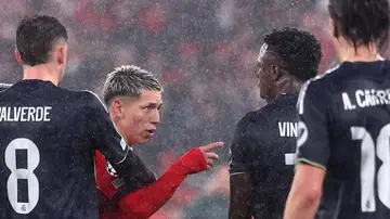 Gianluca Prestianni se encara con Vinícius Gianluca Prestianni se encara con Vinícius