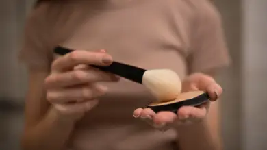 ¿Esponja o brocha? Cómo aplicar la base de maquillaje según tu tipo de piel ¿Esponja o brocha? Cómo aplicar la base de maquillaje según tu tipo de piel