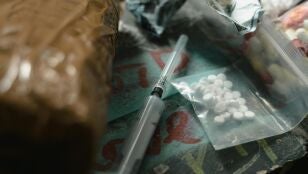 Imagen de drogas y una jeringuilla