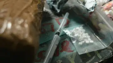 Imagen de drogas y una jeringuilla Imagen de drogas y una jeringuilla