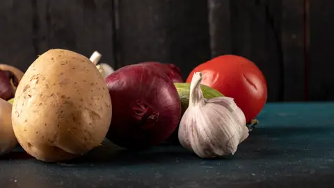 Tomate, cebolla, ajo y patata Tomate, cebolla, ajo y patata