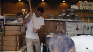 La paliza de Joaqu&iacute;n para hacer los mochis, el dulce t&iacute;pico japon&eacute;s