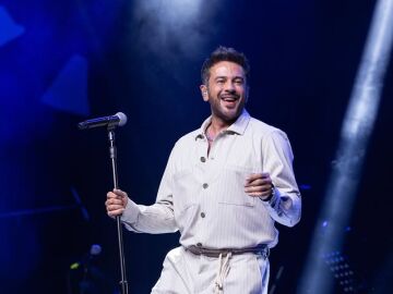 La voz de Emre Altug brilla en &lsquo;Umutsuz Aşk&rsquo;, la canci&oacute;n que simboliza la historia de Ferit y Seyran en Una nueva vida