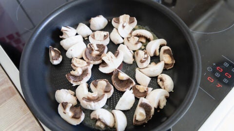 Champiñón cocinándose
