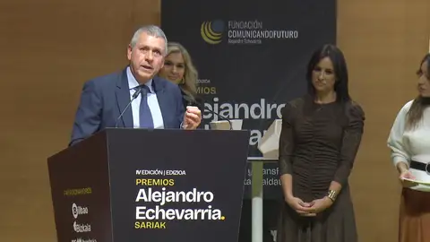 Santiago González tras recoger el premio Alejandro Echevarria Santiago González tras recoger el premio Alejandro Echevarria