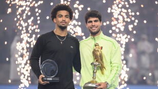 Fils y Alcaraz posan juntos tras la final del ATP de Doha