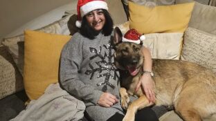 Una mujer pierde los brazos y las piernas tras la lamida de su perro: "Podr&iacute;a pasarle a cualquiera"