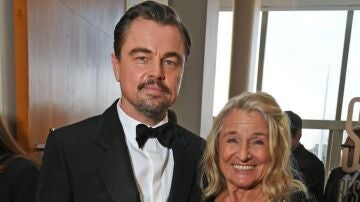 Leonadro DiCaprio y su madre en los BAFTA 2026