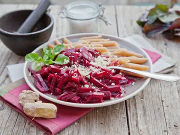 Macarrones con remolacha Macarrones con remolacha